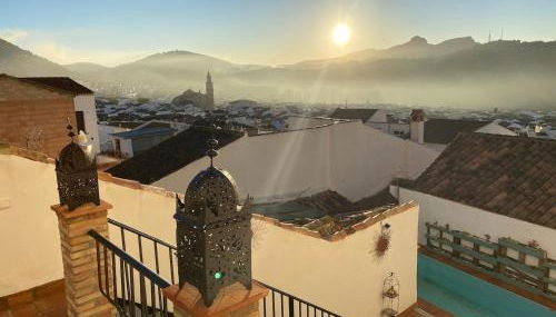 Eagles Nest - Massive townhouse with Pool with outstanding views - Photo 2