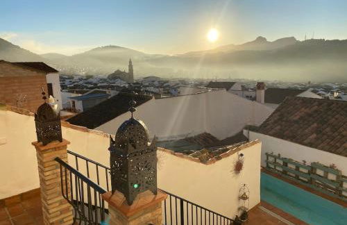 Eagles Nest - Massive townhouse with Pool with outstanding views - Photo 2