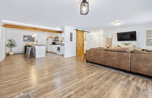 Big Sky Retreat with Overflow Unit Atop Sunapee - Foto 9