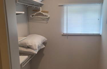 The Lily Pad on Benzie Blvd - Super Cute! - Foto 27