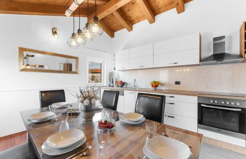 The Village - Foto 16