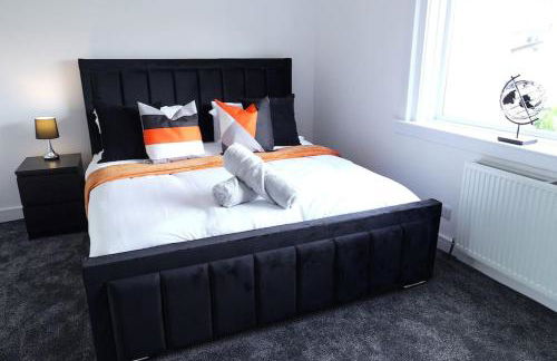 Modern 3 Bedroom Apartment - Photo 15