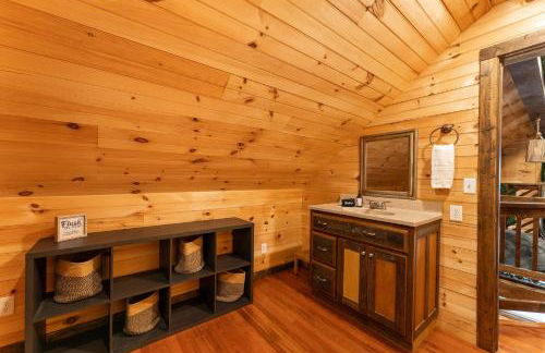 Big Time Hill Cabin with an indoor pool hot tub & great views - Foto 23