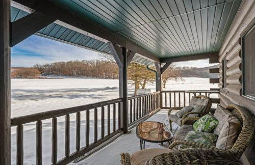 Spacious 4BR Cabin • Sleeps 12 • Games •Near Dells - Foto 26