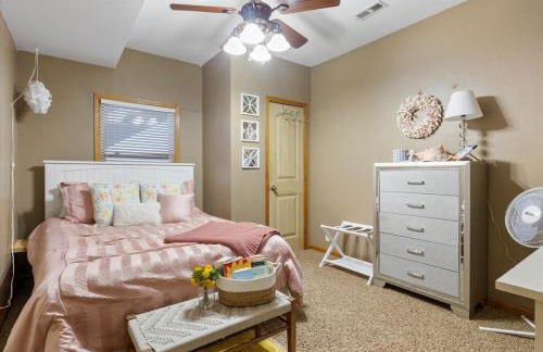 Lakefront Family Retreat w/ Views, Boat Slip - Foto 31