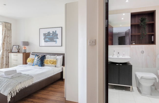 Sophisticated 2 Bed Flat with Balcony in Acton - Foto 18