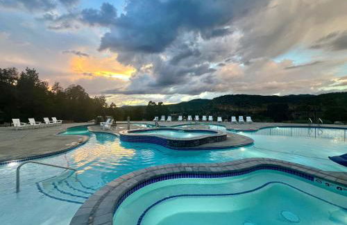 Yurt Overlook #8 with AC and Private Bath King Suite - Foto 2