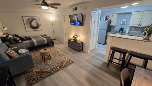 Cozy Comfy and Peaceful Oasis Getaway with Porch - Foto 5