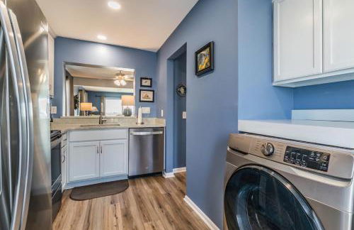 New Listing - Marsh Views Short Walk to Beach and Pools - Double Decks - Foto 22