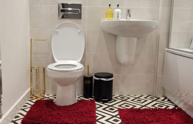 Luxury 2-bed Flat in Lakeside, West Thurrock - Photo 6