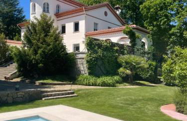 Espectacular Casa Chateau en el centro de Olot - Foto 2