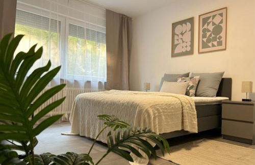 Spacious Apartment with Balcony - nearby Schlosspark - APOLONIAliving - Foto 26