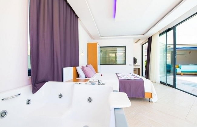 Dreamy Villa With Private Pool and Jacuzzi in Kas - Foto 46