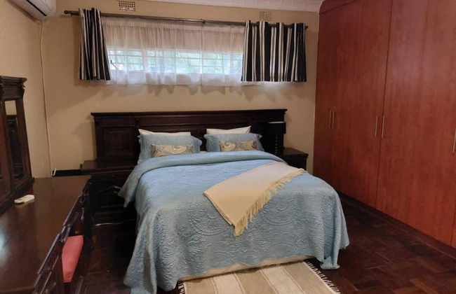 Modern House With Pool in Mount Pleasant - 2063 - Photo 22