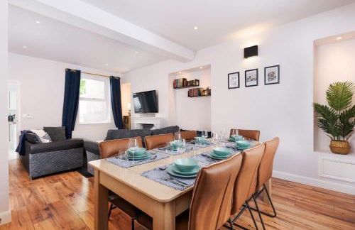 Ty Gwladus a Einion by Wales Escapes - Photo 1