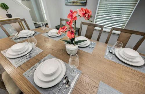 Modern 5BR, Kid-Friendly Home In Poconos with Pool Table - Foto 17