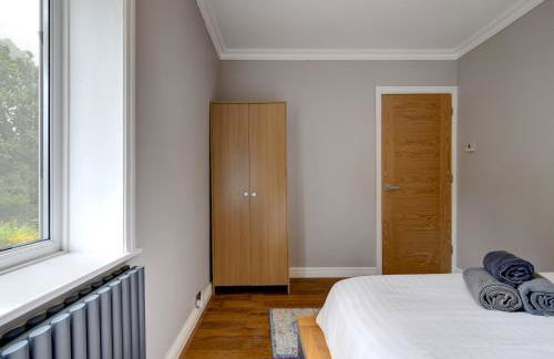 Spacious Heald Green Home with Free Parking - Pass the Keys - Photo 11