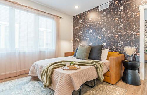 Stone Flora 2BR Condo Near Downtown and Bay - Photo 8