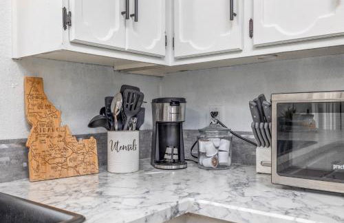 Cozy Boise Home with Private Yard and Game Room - Foto 6