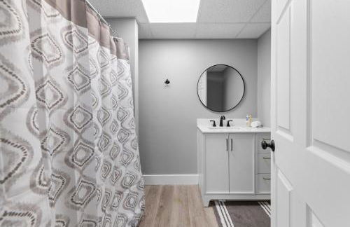 NEW l Modern Comfort wHOT TUB l NH Lakes Region - Foto 22