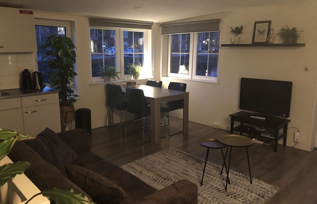 Slapen in eigentijds woonboot hotel - Foto 14