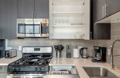 Spacious 2BR Vacation Rental with City View, Optional Parking and Gym Near McCormick Place & Downtown Chicago Attractions - Foto 12