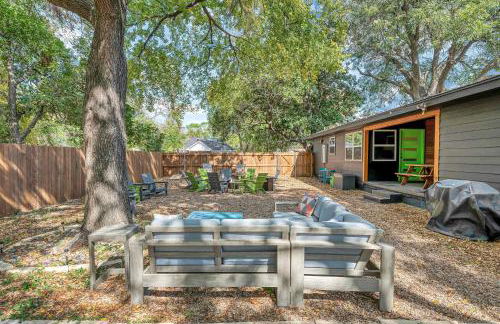 New-The Mod Poppy Large home 10 minutes from it all - Photo 50