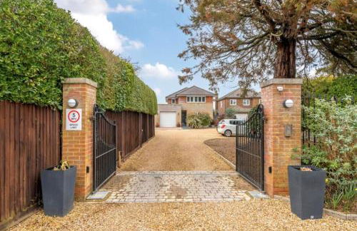 New Forest home - 4-beds and garden - 10 mins from Beach - Photo 12