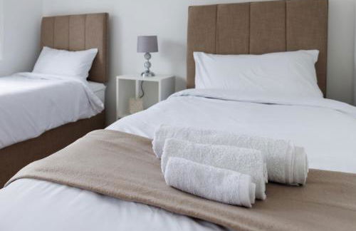 Spacious 4-Bedroom House in Aylesbury Ideal for Contractors Professionals or Larger Families - Foto 51