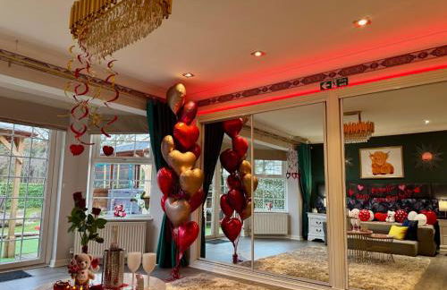 FINN VILLAGE "Raspberry Cottage" Private Garden, 6-seater HOT TUB, Firepit & Pizza Stove - Foto 18