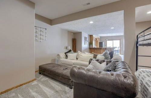 Spacious Pool House with tons of amenities! - Foto 8