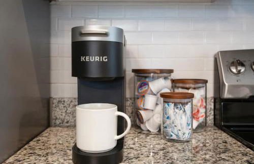 Fun & Renovated Artsy Downtown Apt Dog Friendly with Fully Fenced Backyard and Private Parking - Foto 37