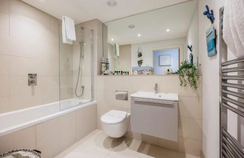 Dolce Vita - Duplex Apartment with Incredible Harbour Views - Photo 10