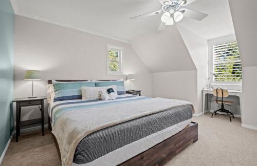 Hobbs Mill Ski Lodge Theater Games Dogs OK - Photo 35