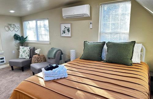 Near Downtown- Kitchen-washerdryer-parking - Foto 27