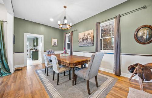 3BR Cozy Family Home with HotTub & Spacious Backyard - Foto 34