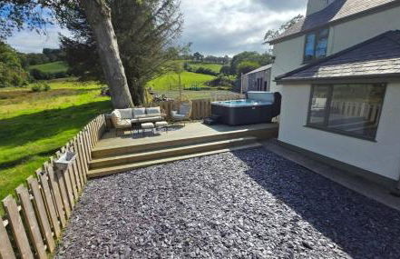 Cwm Uchaf Holiday Home, hot tub and horse view! - Photo 3