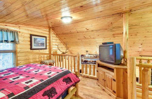 Backyard and Porch Rural Cosby Log Cabin! - Foto 16