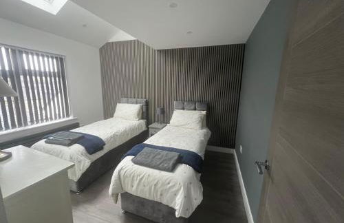 Whole house -Sleeps4-Parking-Garden-BikingHiking - Foto 4