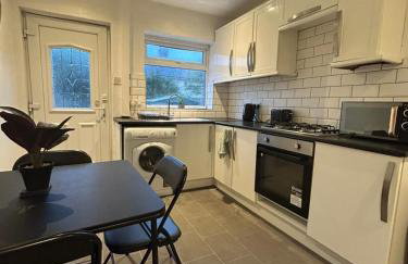 Contractor Friendly Spacious 3 Bed With Private Parking - Foto 16