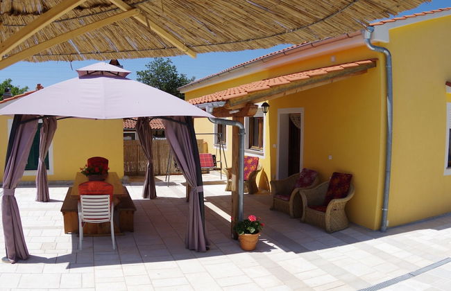 Detached House at Country Side, Fenced Private Garden Ideal for 2 Fam, Wifi - Photo 37