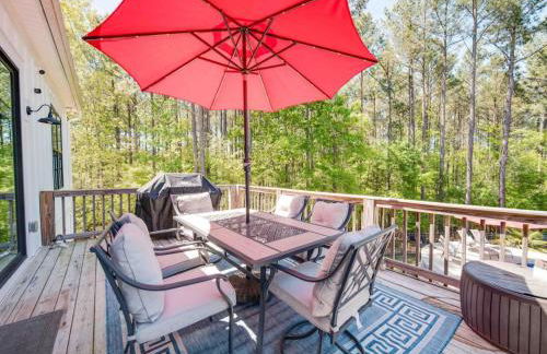 5BR Farmhouse Lake Retreat Pool Hot Tub Theater - Foto 22