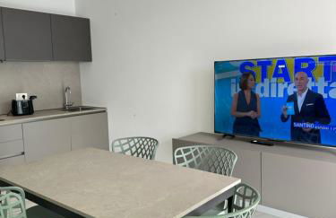 Beach Palace with small swimming pool, private beach, parking - Foto 7