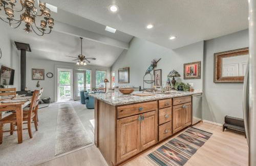 Cloudcroft Townhome on Golf Course with Deck! - Foto 7