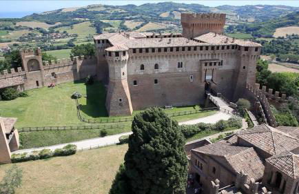 Comfortable villa lower level in Montelabbate with private pool - Photo 35