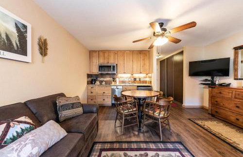 Charming Studio Deluxe w/kitchen #215 at Donner Lake Village - Foto 5