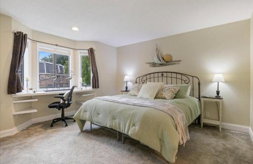 Lakefront Osage Beach Condo + Workspace w/ Pool Views - Foto 21