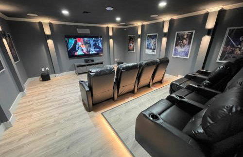 Gorgeous Modern 6BR South Facing Private Pool Hot Tub BBQ Theater 2 Miles Disney - Foto 1