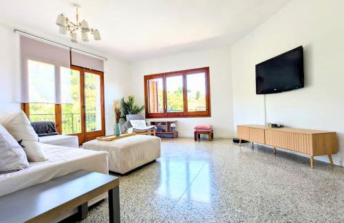 Charming Attic with Pool and Seaviews - Photo 2