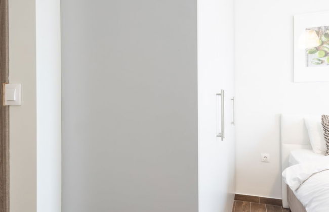 Beachfront 2-bedroom Stay in Voula - Photo 11